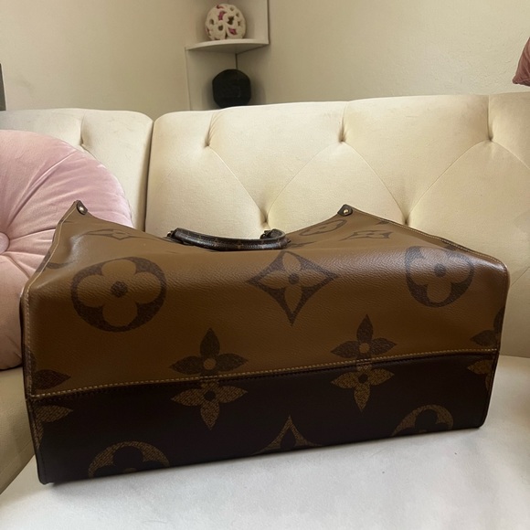 Louis Vuitton Reverse On The Go Tote - Picture 5 of 9